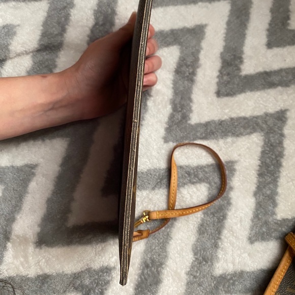 Louis Vuitton Neverfull MM - Picture 14 of 16